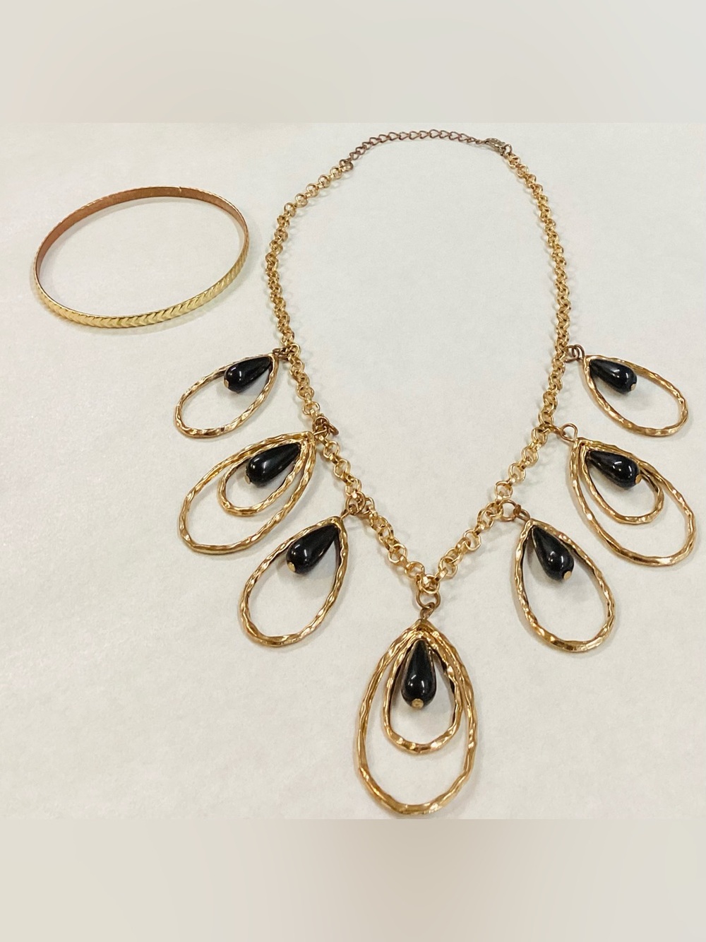 Exotic Gold & Black Teardrop Necklace (with an added bangle bracelet) 🏺